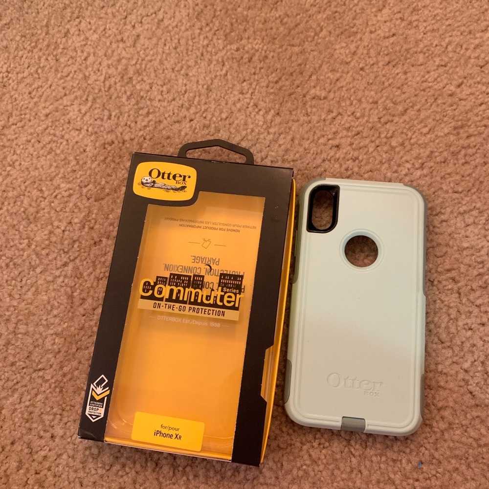 iPhone XR otter case